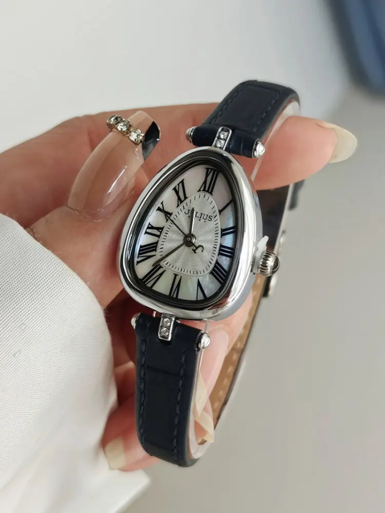 Женские часыВысококачественныеНовое поступлениеВинтажные и модные, простые, роскошные, кварцевые наручные часы, высококачественные женские часы.
Женские часыВысококачественныеНовое поступлениеВинтажные и модные, простые, роскошные, кварцевые наручные часы, высококачественные женские часы.