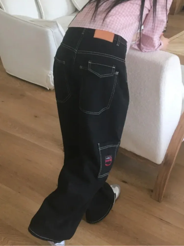 Женские повседневные утягивающие джинсовые брюки с высокой талией, корейский шикарный дизайн, универсальные цветные длинные джинсы с поясом и тегами
Женские повседневные утягивающие джинсовые брюки с высокой талией, корейский шикарный дизайн, универсальные цветные длинные джинсы с поясом и тегами