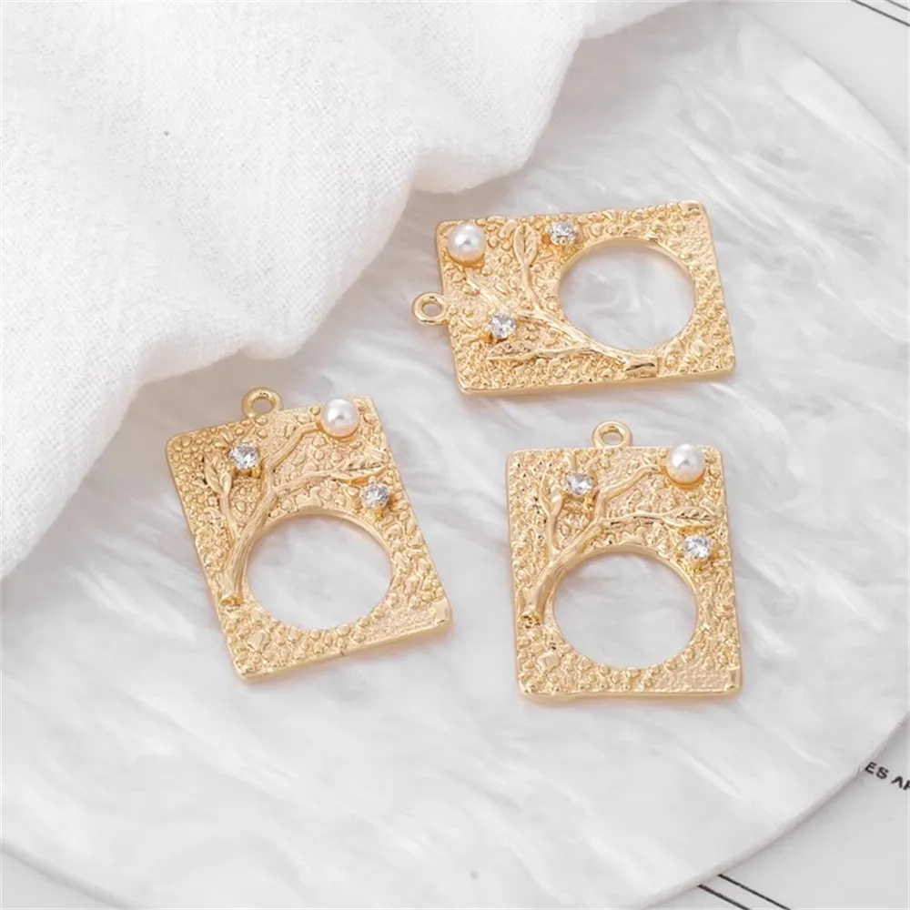1PCS 14K Copper Gold Color Preservation Tree Hole Square Brand Zircon Pendant Diy Jewelry Handmade Accessories Pendant Charm
1PCS 14K Copper Gold Color Preservation Tree Hole Square Brand Zircon Pendant Diy Jewelry Handmade Accessories Pendant Charm