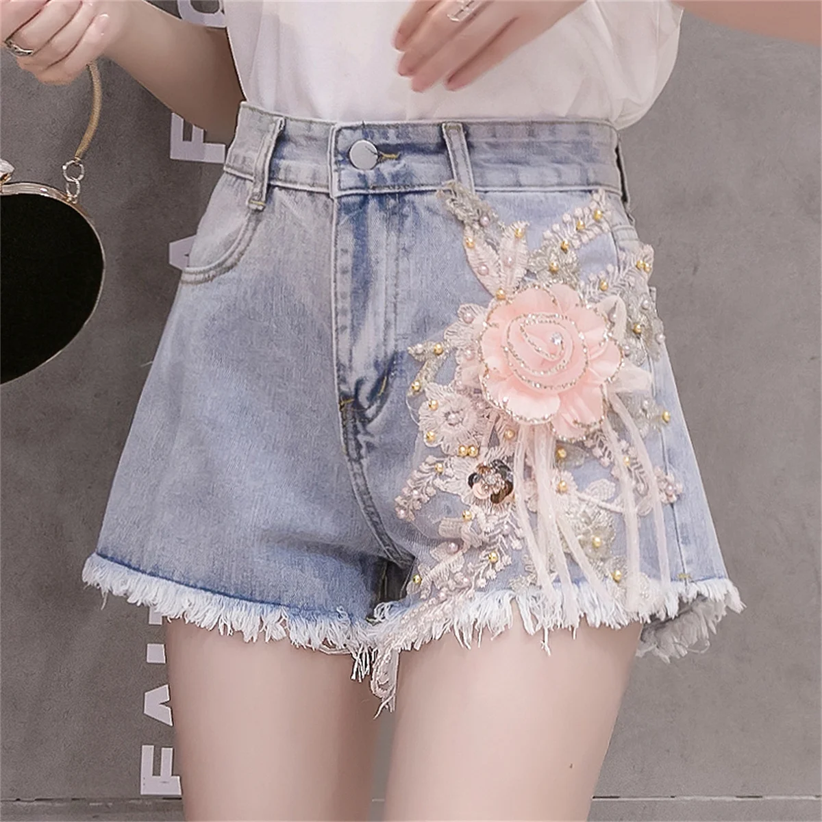 Casual Denim Shorts High Waist Tassel Hem 3D Flower Emnroidery Beaded Short Pants Female Fashion Clothing
Casual Denim Shorts High Waist Tassel Hem 3D Flower Emnroidery Beaded Short Pants Female Fashion Clothing
