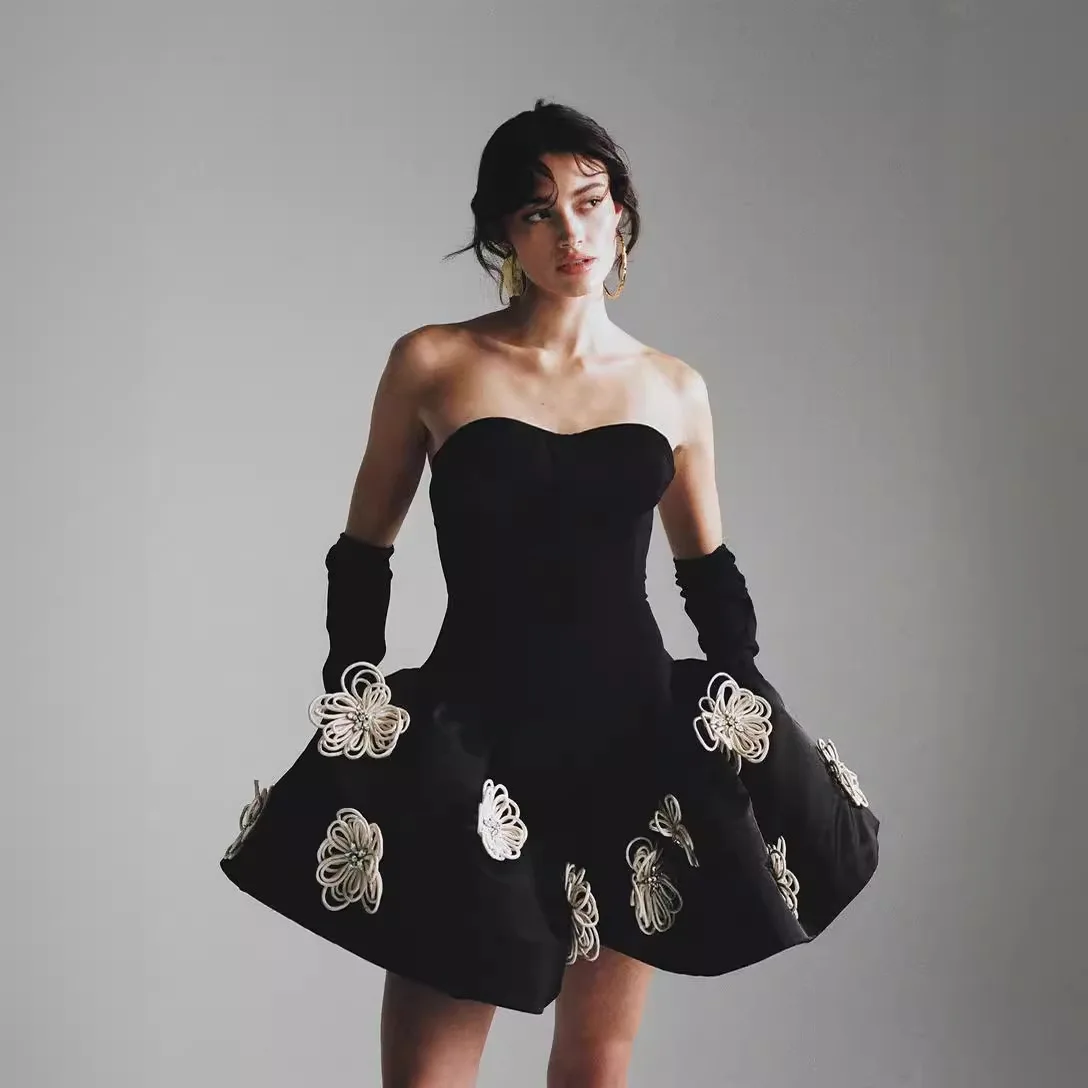Women's French Hepburn Tube Top Tutu Black Flower Bandage Dress Sexy Dress Embroidered Applique Dress Bustier Backless Miniskirt
Women's French Hepburn Tube Top Tutu Black Flower Bandage Dress Sexy Dress Embroidered Applique Dress Bustier Backless Miniskirt