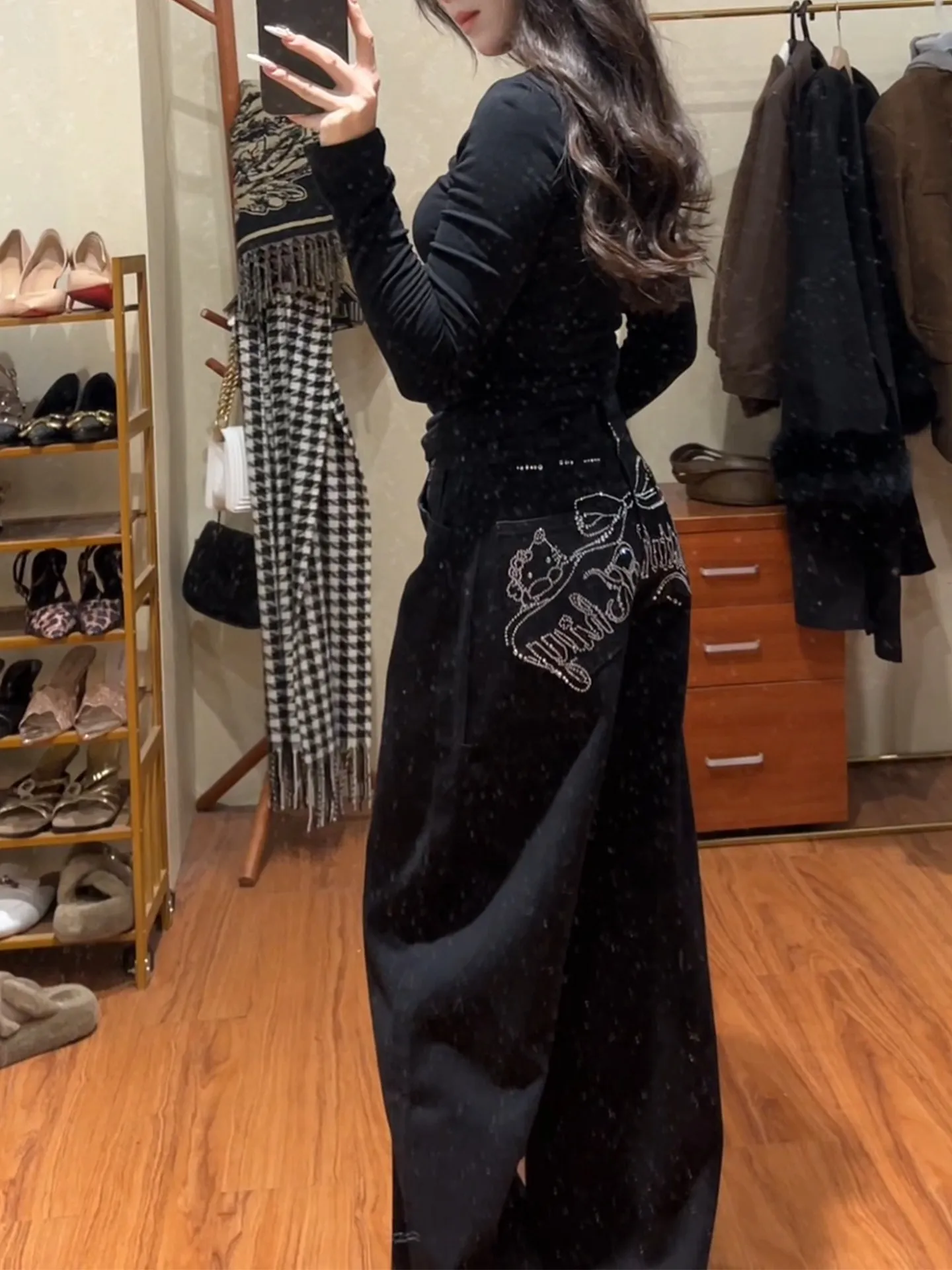High Waist Glittering Diamond Black Wide Leg Jeans Women's Spring Season Casual Style Standard Fit Jeans Floor Length
High Waist Glittering Diamond Black Wide Leg Jeans Women's Spring Season Casual Style Standard Fit Jeans Floor Length