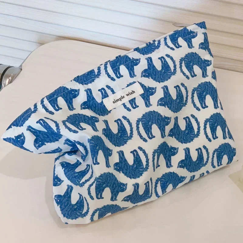 Women Cute Floral Cotton Makeup Bag Lipstick Bags Purse Zipper Bag Pocket Clutch Storage Pouch Outdoor Shopping Accessories
Women Cute Floral Cotton Makeup Bag Lipstick Bags Purse Zipper Bag Pocket Clutch Storage Pouch Outdoor Shopping Accessories