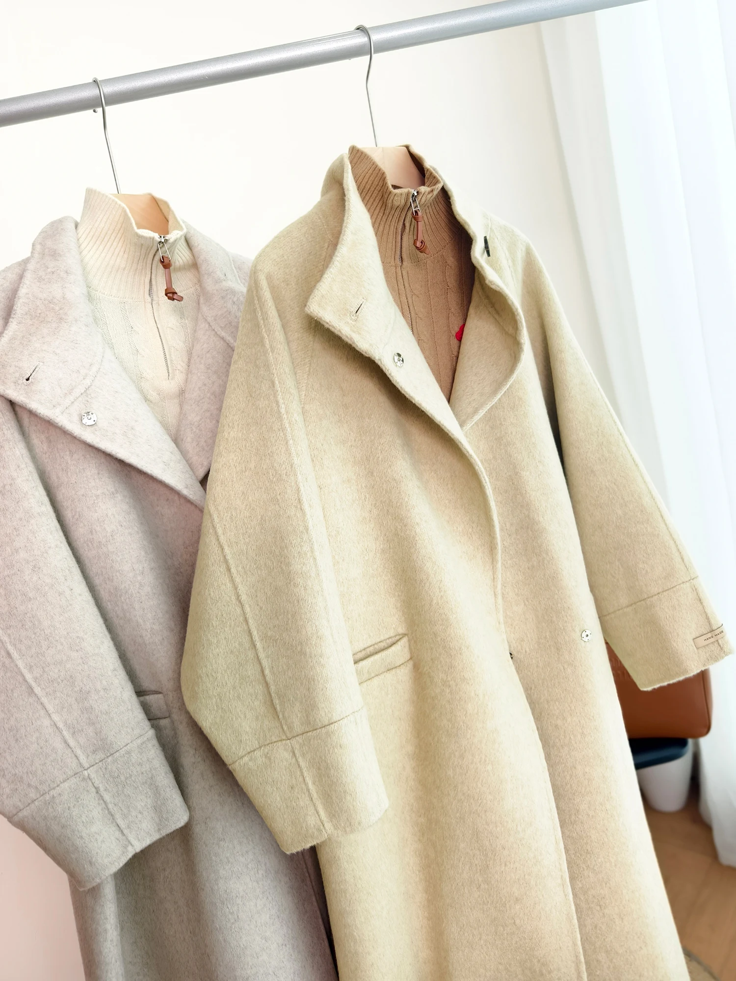 Женское длинное двустороннее шерстяное пальто с воротником-стойкой, тяжелое, ручной работы, художественное, свободного кроя, производство Китай
Женское длинное двустороннее шерстяное пальто с воротником-стойкой, тяжелое, ручной работы, художественное, свободного кроя, производство Китай