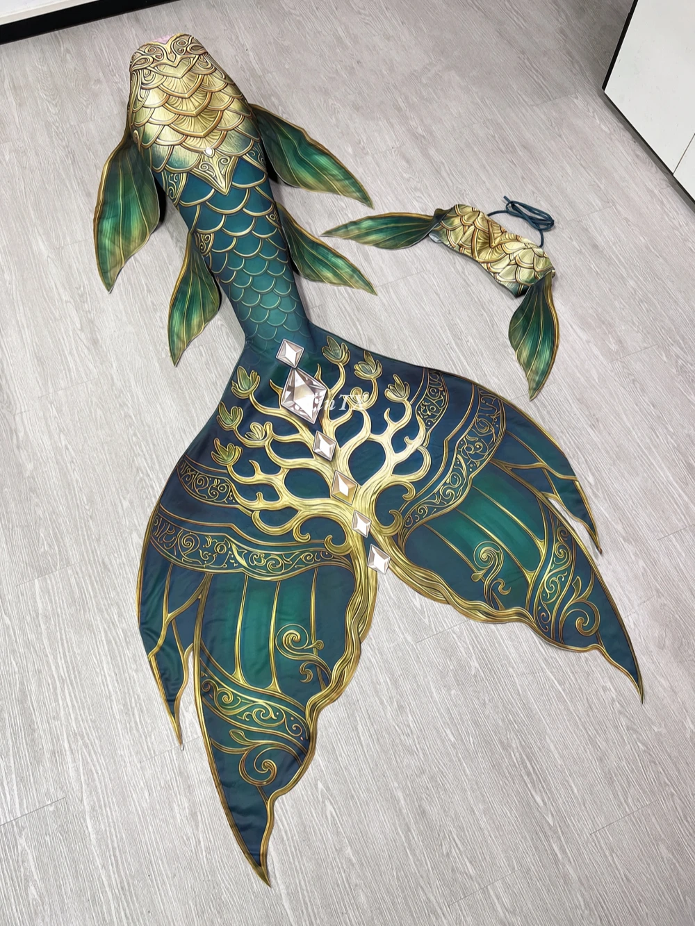 Original Mermaid Tail for Adults - Mermaid Tail for Diving, Large Tail Performance Costume Swimsuit with Shen Tree Water Party D
Original Mermaid Tail for Adults - Mermaid Tail for Diving, Large Tail Performance Costume Swimsuit with Shen Tree Water Party D