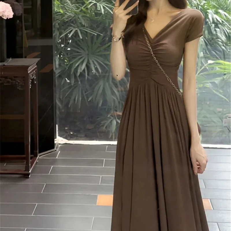 High-end Temperament Droop French V-neck Dress 2025 New Summer Slim Waist-hugging Long Skirt
High-end Temperament Droop French V-neck Dress 2025 New Summer Slim Waist-hugging Long Skirt