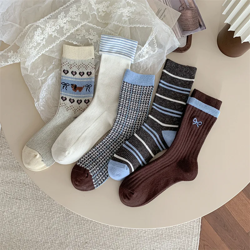 5 пар женских носков средней длины для осени и зимы, впитывающих пот, с защитой от запаха, в стиле ретро, модные, универсальные, удобные, хлопковые носки
5 пар женских носков средней длины для осени и зимы, впитывающих пот, с защитой от запаха, в стиле ретро, модные, универсальные, удобные, хлопковые носки