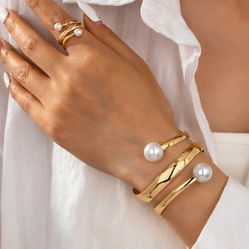 2pcs 2025 New Exaggerated Fashion Imitation Pearls Geometric Metal Bangles Hip Hop Punk Wrap Bangles For Women Jewelry
2pcs 2025 New Exaggerated Fashion Imitation Pearls Geometric Metal Bangles Hip Hop Punk Wrap Bangles For Women Jewelry