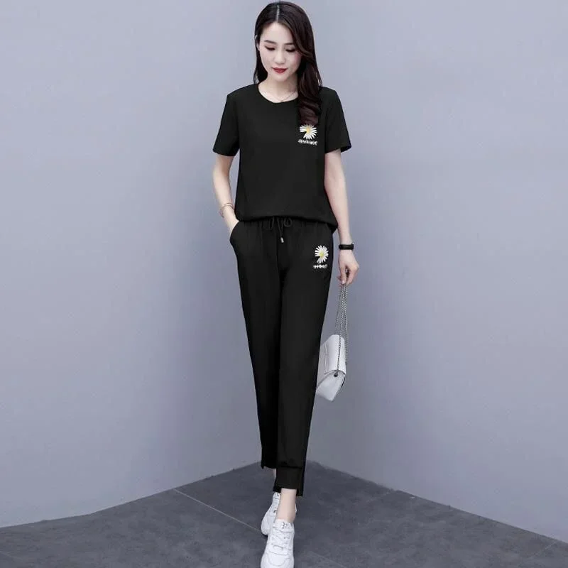 Women's Leisure Outfits 2025 Summer New Fashion Korean Small Daisy Embroidered T-shirt Tops And Pants Two Piece Set Lady Clothes
Women's Leisure Outfits 2025 Summer New Fashion Korean Small Daisy Embroidered T-shirt Tops And Pants Two Piece Set Lady Clothes