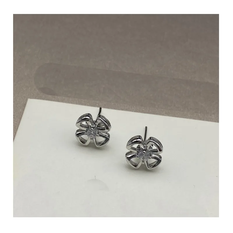 Серьги Diamond Clover: Модные, универсальные, легкие, роскошные, высококачественные серьги для женщин
Серьги Diamond Clover: Модные, универсальные, легкие, роскошные, высококачественные серьги для женщин