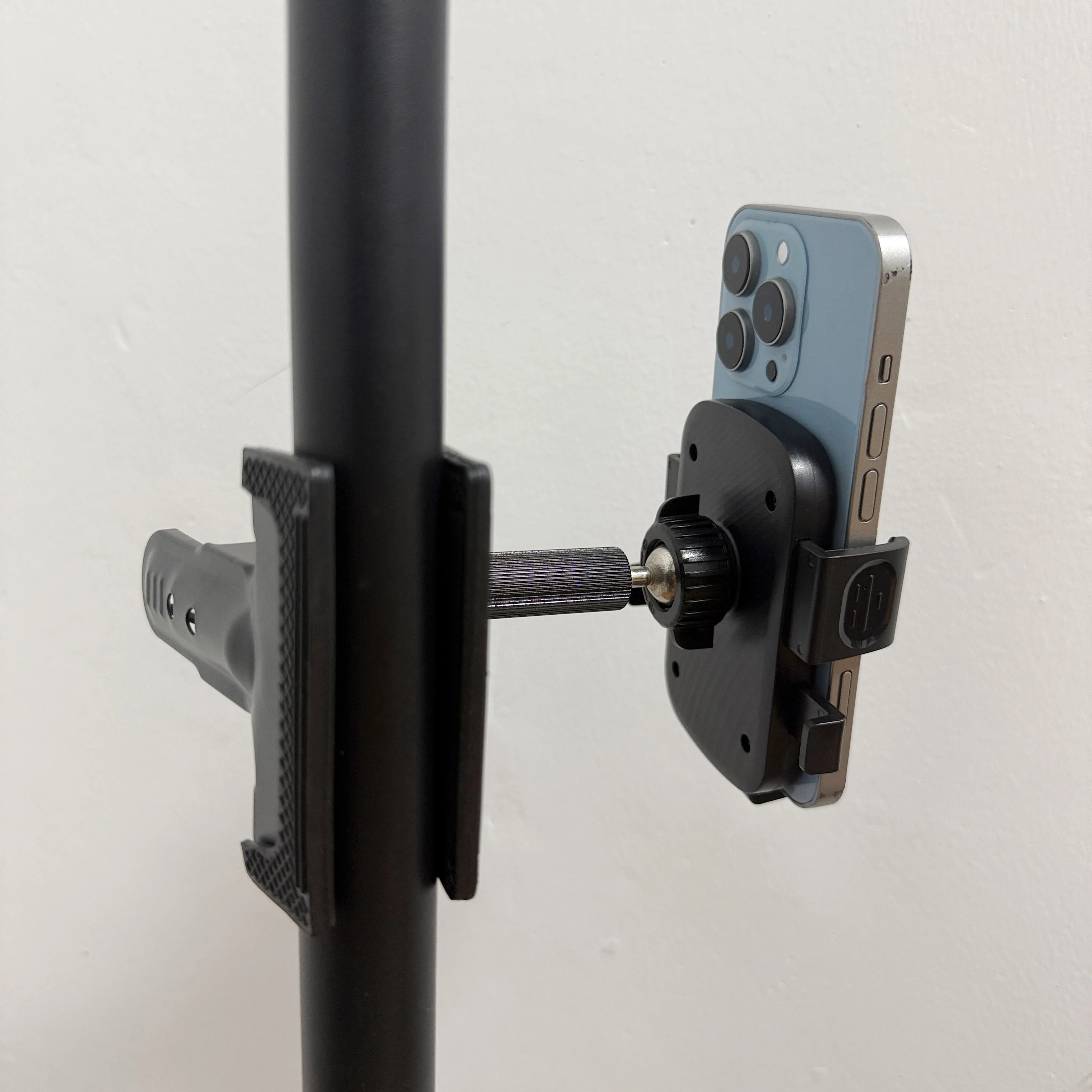 Universal Desktop And Round Tube Clamp Phone Holder with Extended Aluminum Rod Brackets Powerful Clamp
Universal Desktop And Round Tube Clamp Phone Holder with Extended Aluminum Rod Brackets Powerful Clamp