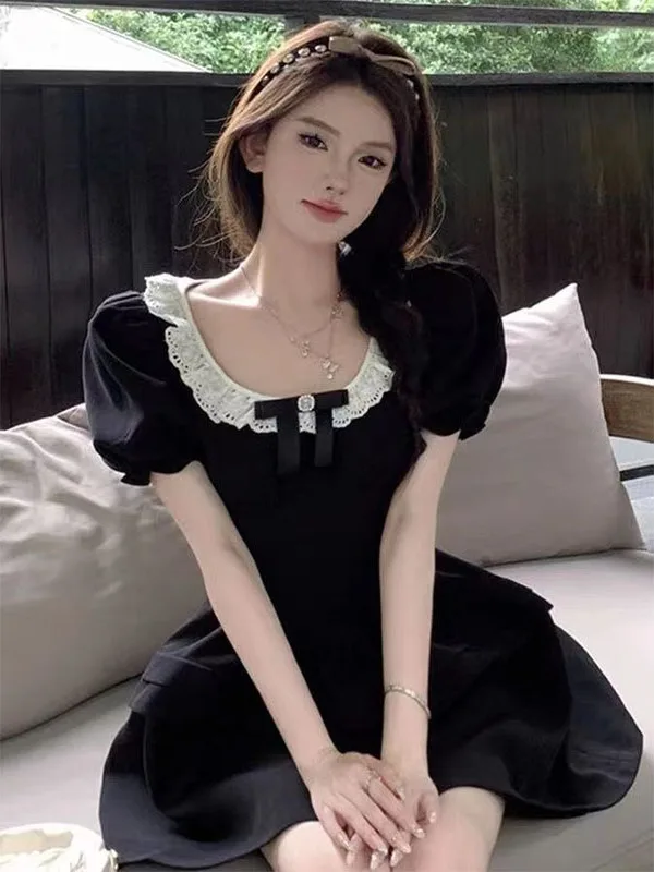 High Waist A-Line Black Dress Women's Bubble Sleeve Square Collar Dress Korean Style Commute Casual Short Skirt Zipper Closure
High Waist A-Line Black Dress Women's Bubble Sleeve Square Collar Dress Korean Style Commute Casual Short Skirt Zipper Closure