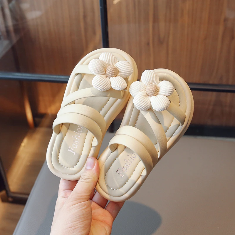 Мягкие симпатичные детские туфли с цветами, новинка 2023, универсальные шлепанцы для девочек с открытым носком, простая повседневная детская обувь в Корейском стиле
Мягкие симпатичные детские туфли с цветами, новинка 2023, универсальные шлепанцы для девочек с открытым носком, простая повседневная детская обувь в Корейском стиле