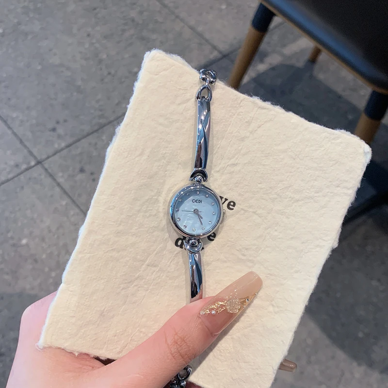 Ladies' watch luxurious elegant design high-end quartz watch fashionable and beautiful ladies' watch Fashionable casual style
Ladies' watch luxurious elegant design high-end quartz watch fashionable and beautiful ladies' watch Fashionable casual style