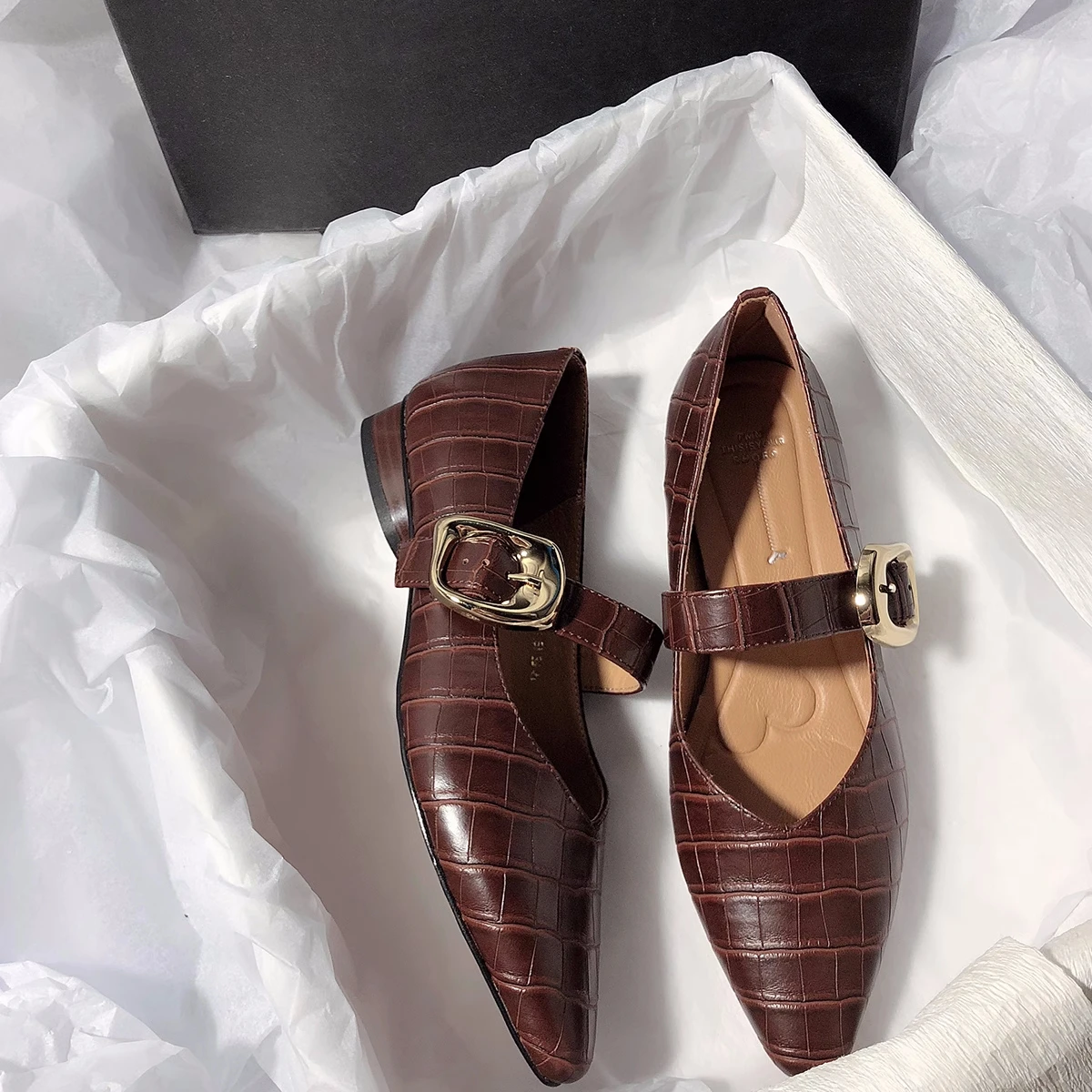 Europe Ins-style Chic Women High Quality Genuine Leather Retro Flats Elegant Pointed Toe Mary Janes Shoes BY868
Europe Ins-style Chic Women High Quality Genuine Leather Retro Flats Elegant Pointed Toe Mary Janes Shoes BY868