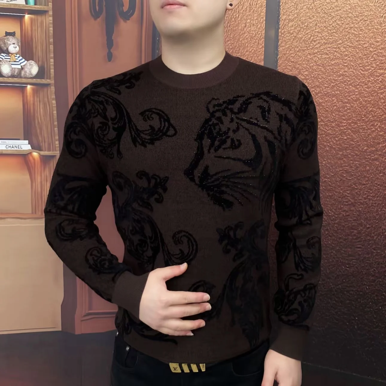 Модный зимний вязаный свитер мужской с круглым вырезом, вышивкой головы тигра, стразами, приталенный, универсальный базовый вариант для молодежи
Модный зимний вязаный свитер мужской с круглым вырезом, вышивкой головы тигра, стразами, приталенный, универсальный базовый вариант для молодежи