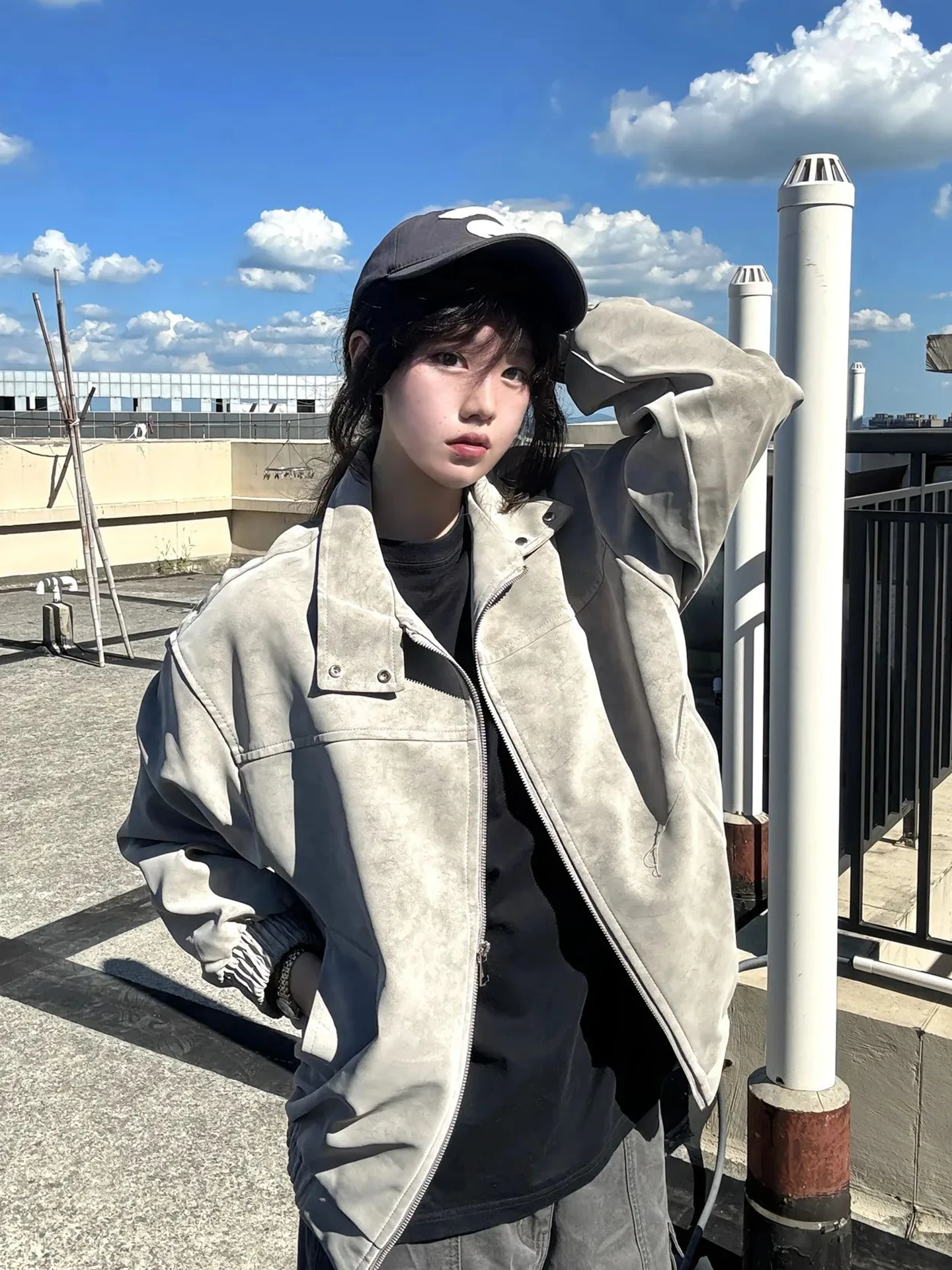 Кожаная куртка-бомбер для женщин, осенняя, с воротником-стойкой, в американском ретро-стиле, дышащая, из полиэстера
Кожаная куртка-бомбер для женщин, осенняя, с воротником-стойкой, в американском ретро-стиле, дышащая, из полиэстера