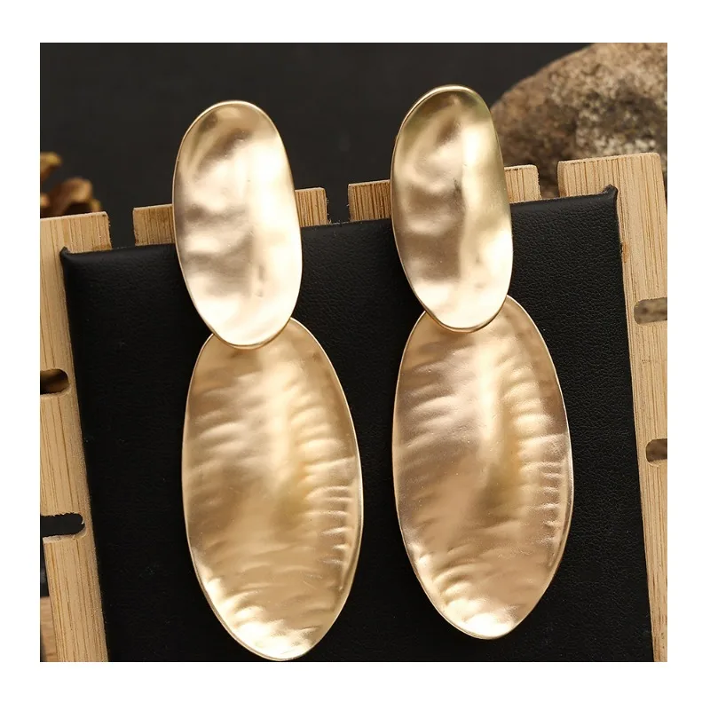 Special for New High-end Earrings, Geometric Tapping, Exaggerated, Fashionable, Simple and Atmospheric Ear Clips
Special for New High-end Earrings, Geometric Tapping, Exaggerated, Fashionable, Simple and Atmospheric Ear Clips