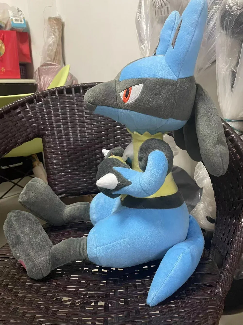 Большая плюшевая игрушка Lucario 48 см, мягкие куклы, высококачественные рождественские подарки
Большая плюшевая игрушка Lucario 48 см, мягкие куклы, высококачественные рождественские подарки