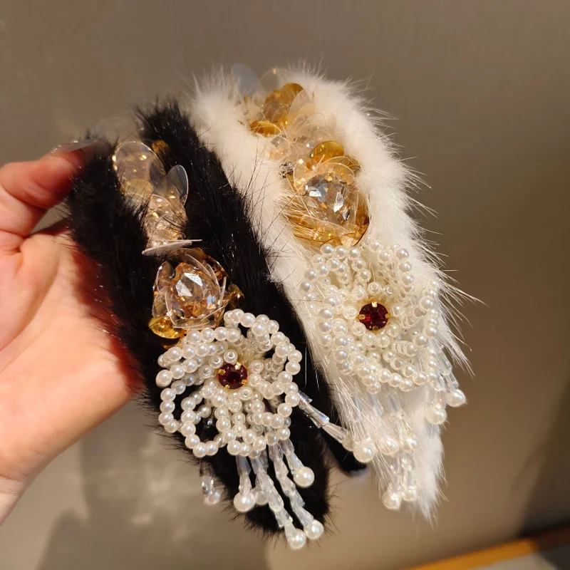 Luxury Fur Diamond Bead Headband Pressed Hair Plush Hair Clip Festival Party Hair Hoop Women Autumn Winter Hairband Accessories
Luxury Fur Diamond Bead Headband Pressed Hair Plush Hair Clip Festival Party Hair Hoop Women Autumn Winter Hairband Accessories