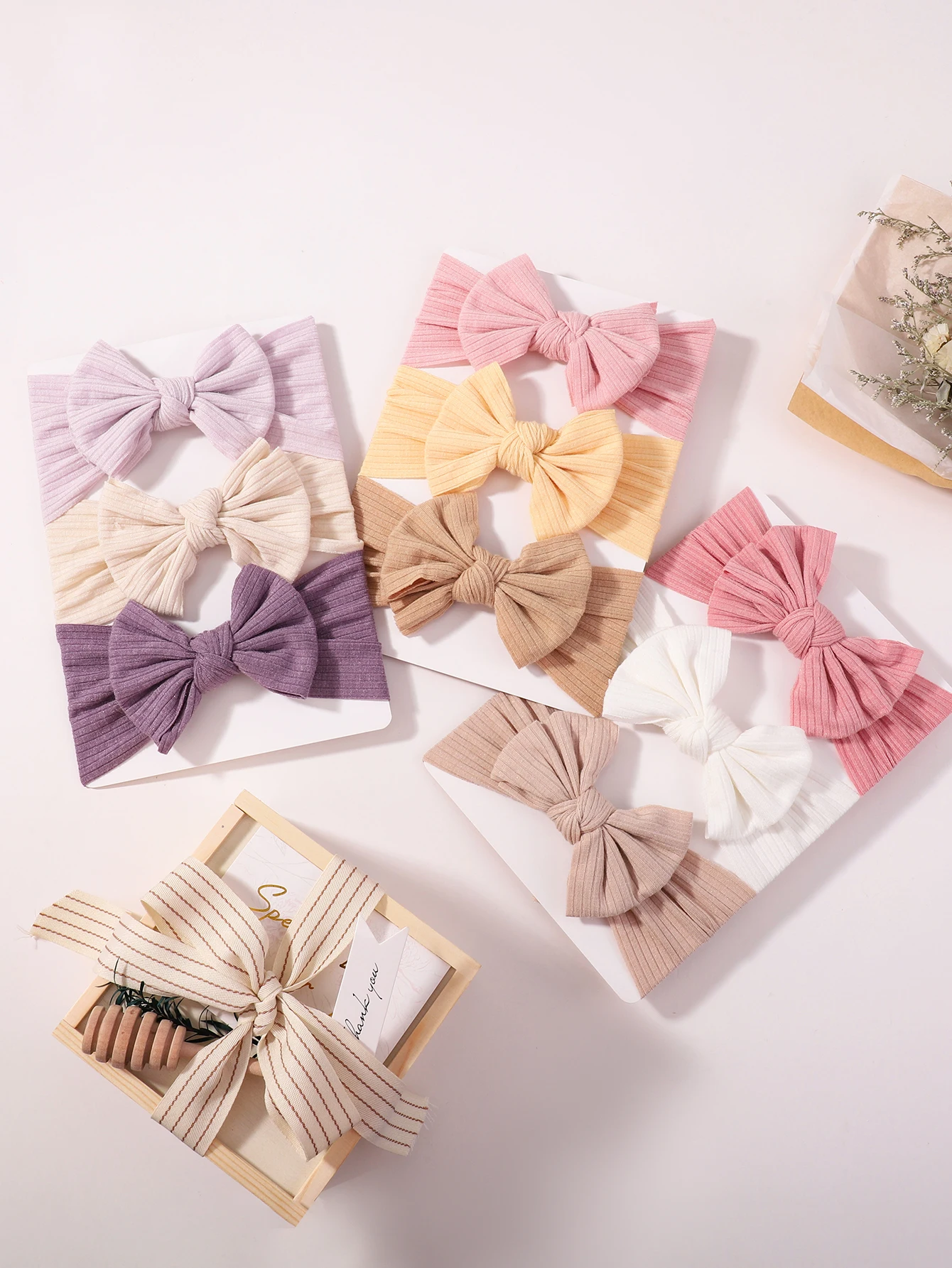 3 шт., мягкие эластичные повязки на голову с бантиками, набор для маленьких девочек, милый однотонный тюрбан для малышей, повязка для волос, головные уборы для младенцев, аксессуары для волос
3 шт., мягкие эластичные повязки на голову с бантиками, набор для маленьких девочек, милый однотонный тюрбан для малышей, повязка для волос, головные уборы для младенцев, аксессуары для волос