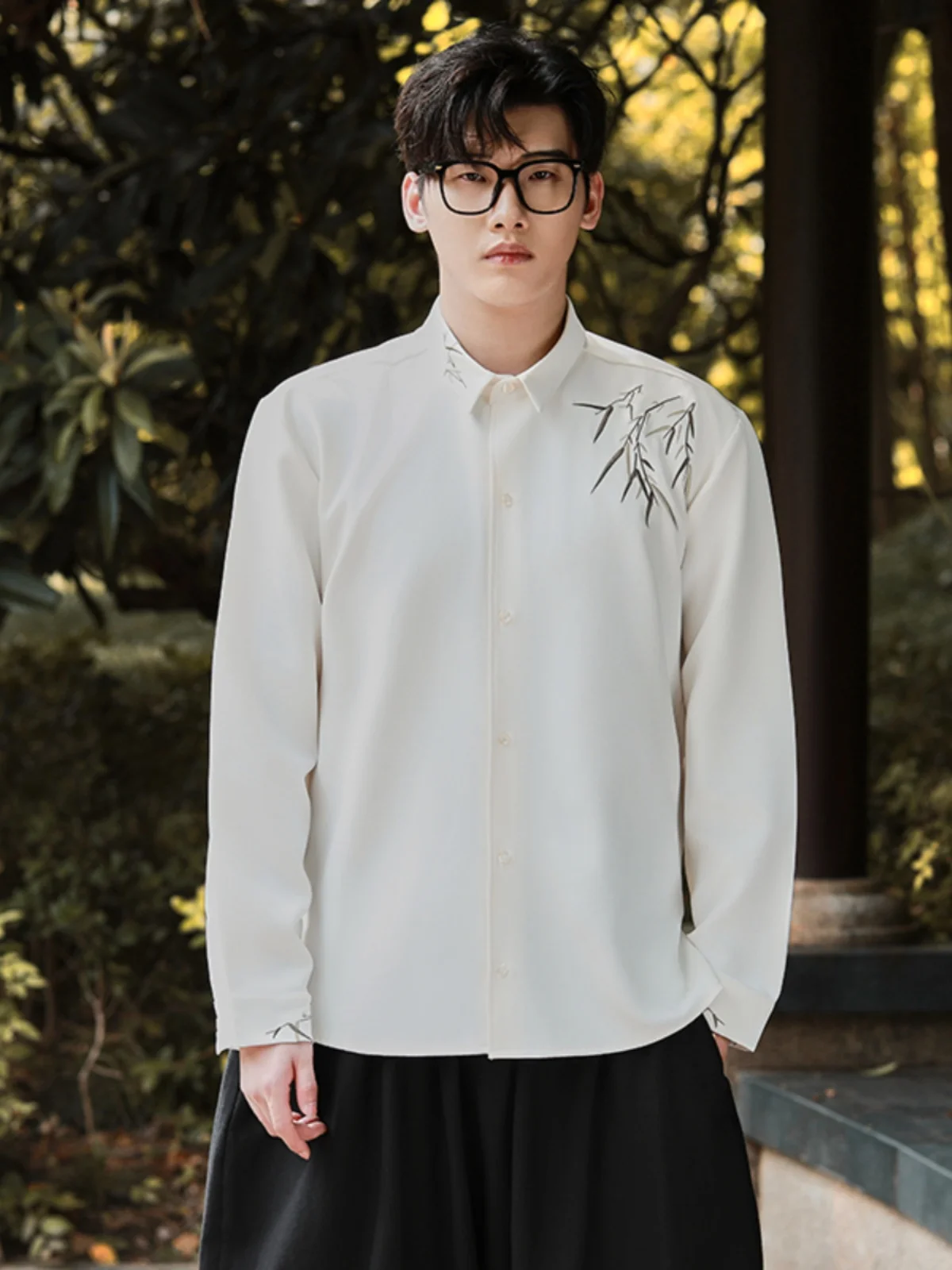 Autumnal Loose Fit Long Sve Men's irt with Buttoned Collar And Bamboo Embroidery Youthful Sle Woven Fabric
Autumnal Loose Fit Long Sve Men's irt with Buttoned Collar And Bamboo Embroidery Youthful Sle Woven Fabric