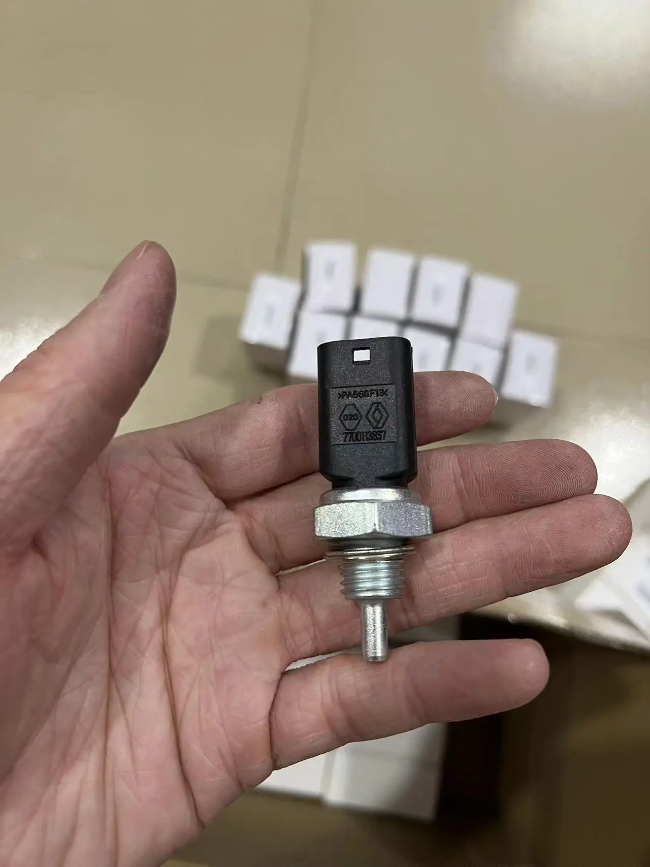 Coolant Water Temperature Sensor 8200561449,226306024R For RENAUL-T C-lio T-rafic Master Kango-o Tw-ingo Espace Grand Scenic
Coolant Water Temperature Sensor 8200561449,226306024R For RENAUL-T C-lio T-rafic Master Kango-o Tw-ingo Espace Grand Scenic