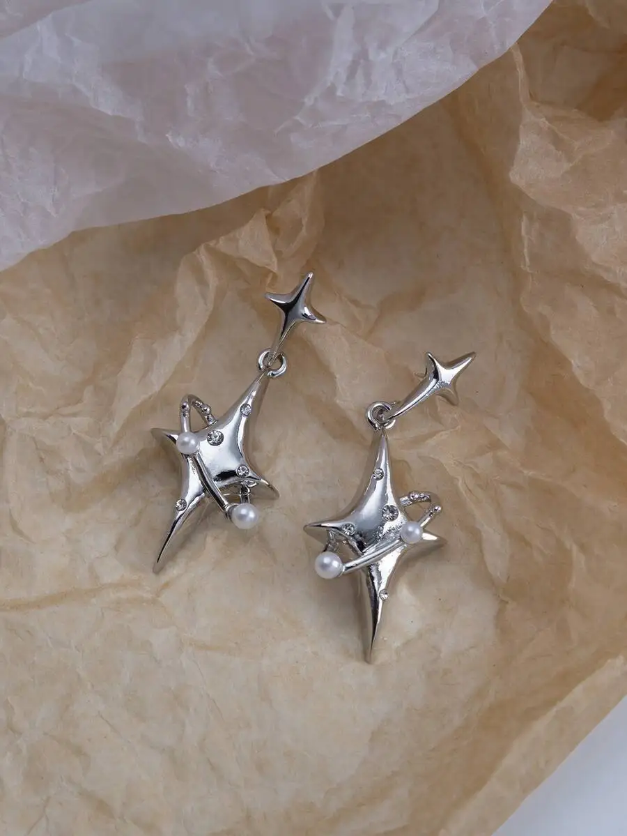 Rhinestone-embellished star-shaped drop earrings with sparkling detail and elegant dangling design
Rhinestone-embellished star-shaped drop earrings with sparkling detail and elegant dangling design