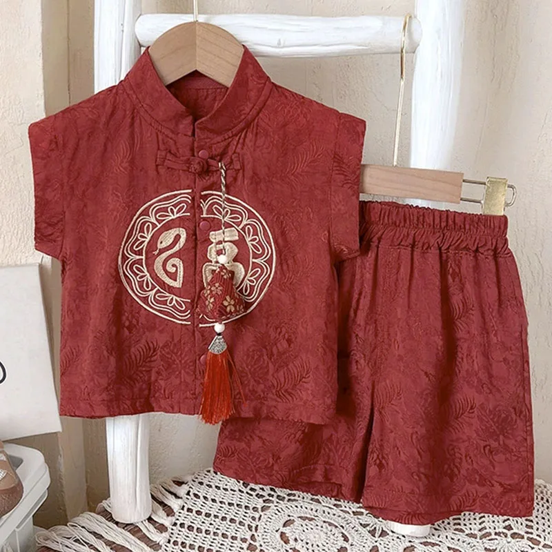 Летние комплекты, одежда для маленьких мальчиков, милые красные топы без рукавов с вышивкой в китайском стиле для первого дня рождения + шорты, товары для новорожденных B244
Летние комплекты, одежда для маленьких мальчиков, милые красные топы без рукавов с вышивкой в китайском стиле для первого дня рождения + шорты, товары для новорожденных B244