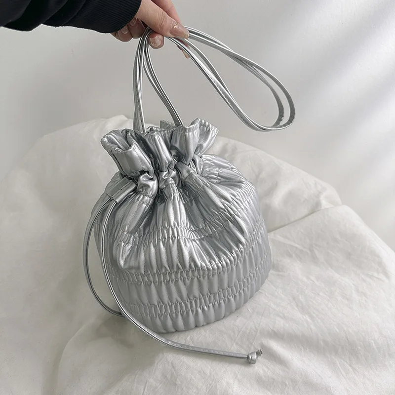 2025 Niche Crinkle Bucket Bag for Women Summer Underarm Shoulder Purse Textured Top Handle Tote Fashionable Versatile Style
2025 Niche Crinkle Bucket Bag for Women Summer Underarm Shoulder Purse Textured Top Handle Tote Fashionable Versatile Style