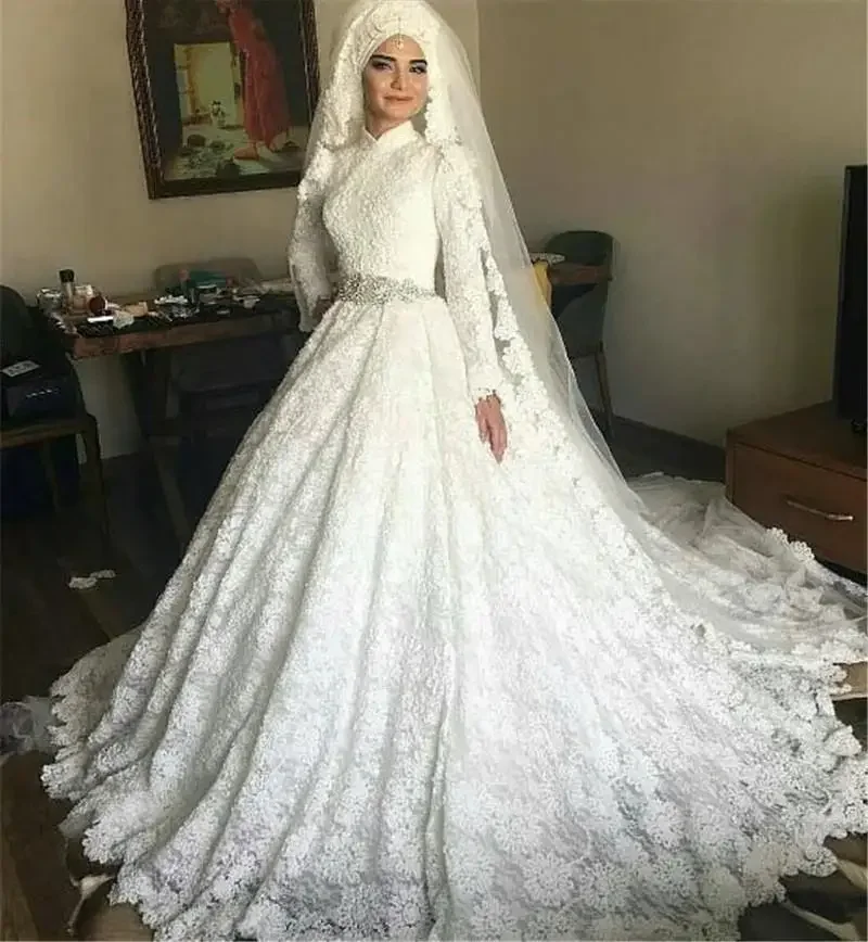 Customized High Collar Muslim Lace Appliques A-Line Wedding Dress Robe De Mariée Long Sleeves Beaded Belt Vintage Bridal Gowns
Customized High Collar Muslim Lace Appliques A-Line Wedding Dress Robe De Mariée Long Sleeves Beaded Belt Vintage Bridal Gowns