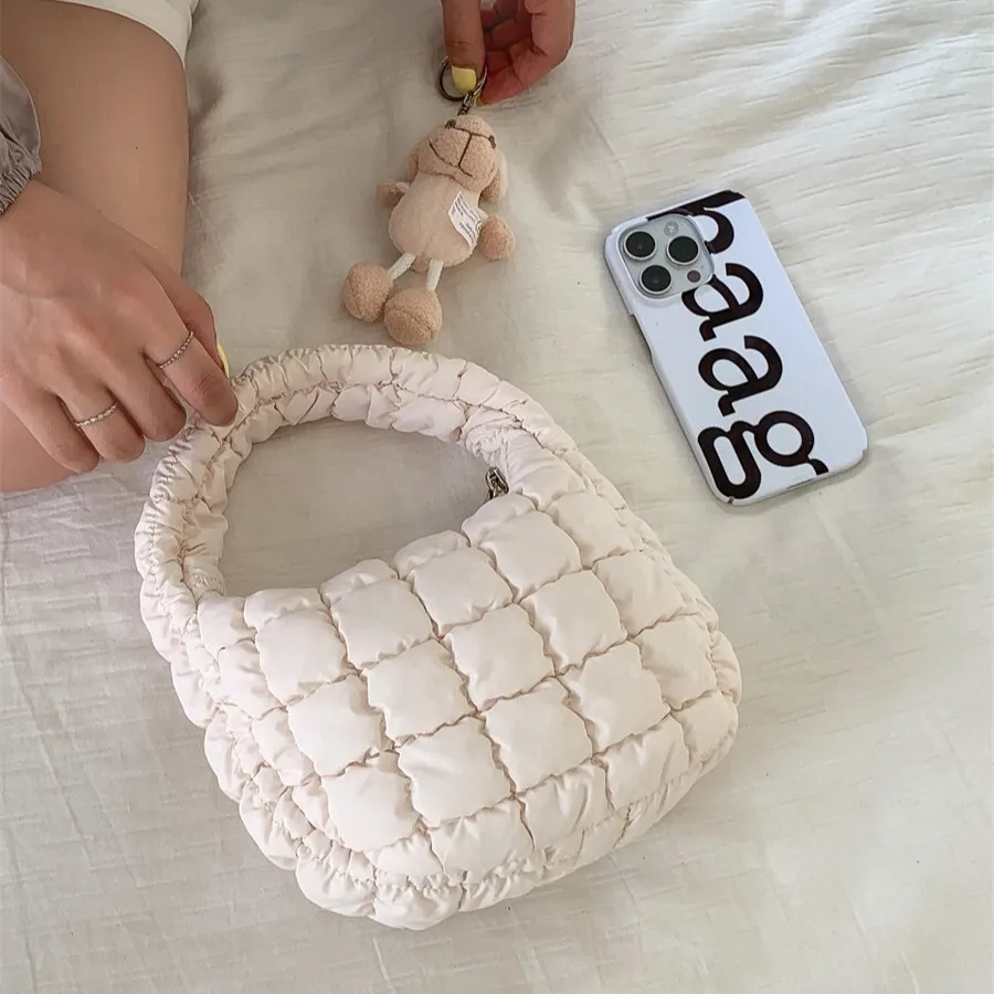 New Nylon Handbag for Women Puff Cloud Bag High Quality Niche Wrinkle Pattern Handbag Women Soft Cotton Clothing Bag
New Nylon Handbag for Women Puff Cloud Bag High Quality Niche Wrinkle Pattern Handbag Women Soft Cotton Clothing Bag