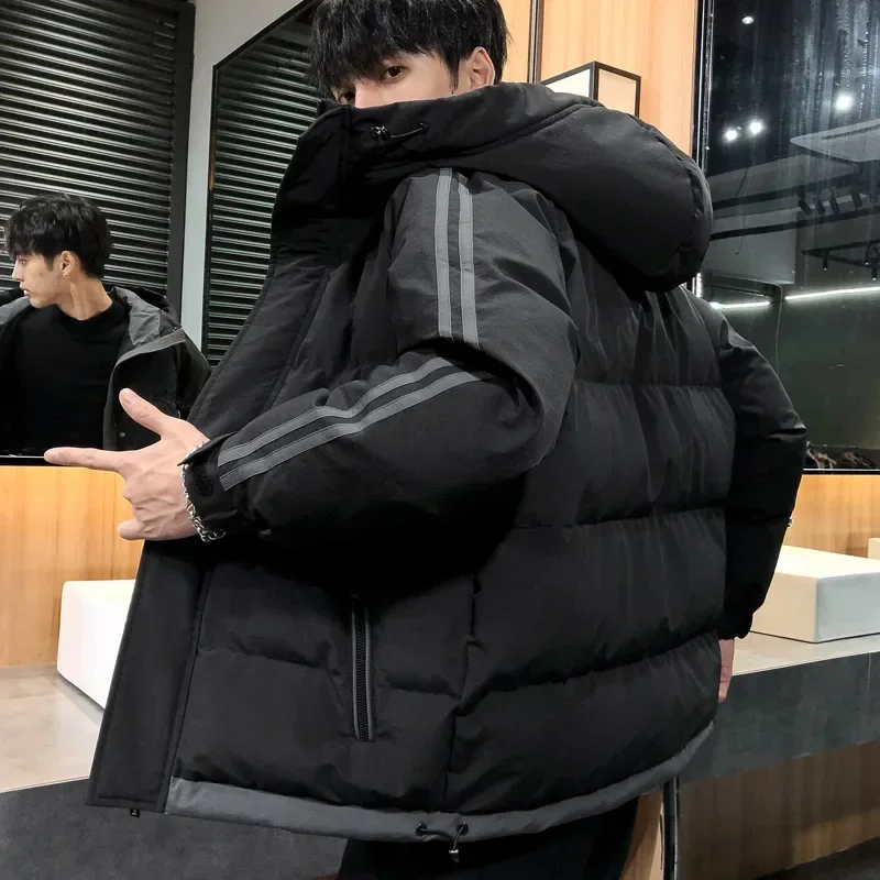 Korean and Japanese Men's New Winter Trendy Youth Two-strip Bread Jacket, Leisure Hooded Warm Cotton-padded Jacket.
Korean and Japanese Men's New Winter Trendy Youth Two-strip Bread Jacket, Leisure Hooded Warm Cotton-padded Jacket.