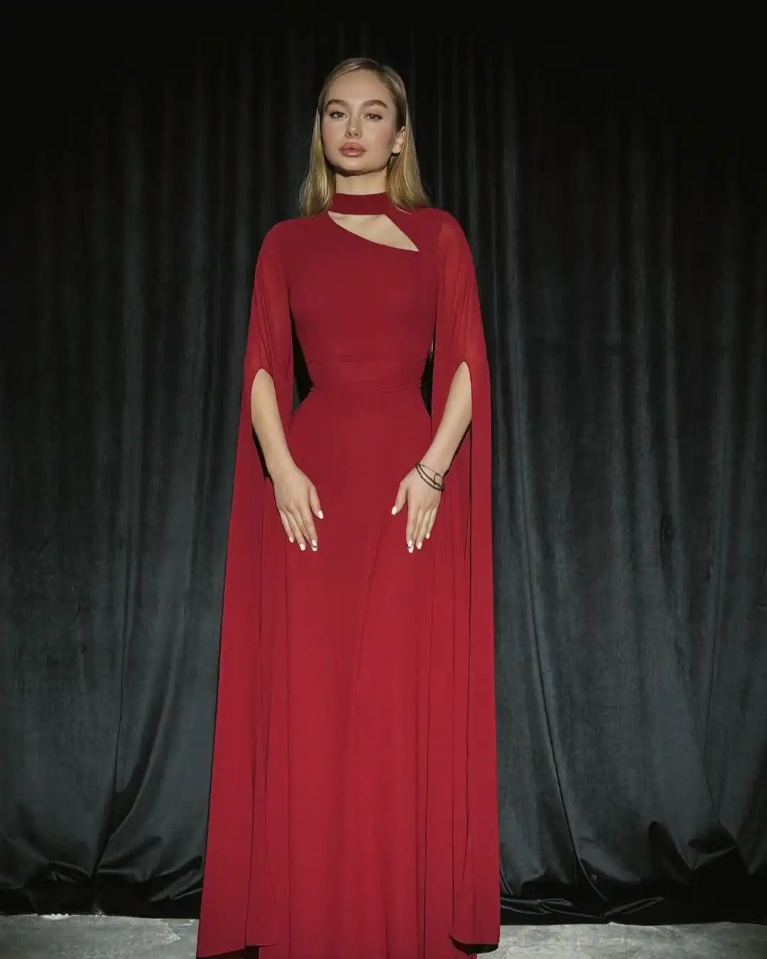 Customized Long Sleeves High Neck Prom Dresses Pleated Evening Dresses Floor Length Formal Party Dresses
Customized Long Sleeves High Neck Prom Dresses Pleated Evening Dresses Floor Length Formal Party Dresses