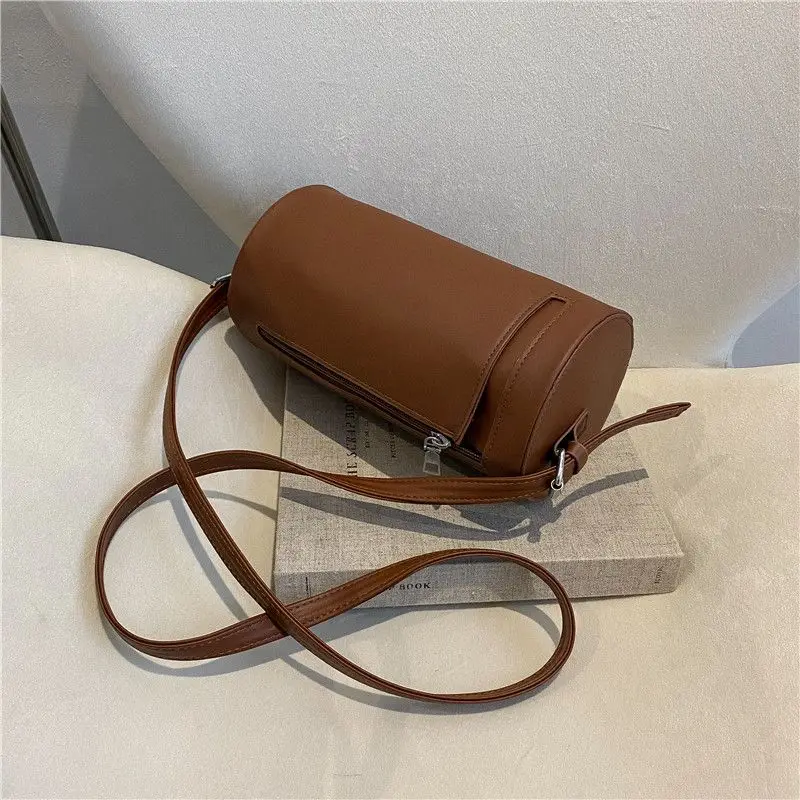 Hong Kong Style Retro Women's New Fashionable Personalized Cylindrical Bag Cylindrical Creative Shoulder Crossbody Bag
Hong Kong Style Retro Women's New Fashionable Personalized Cylindrical Bag Cylindrical Creative Shoulder Crossbody Bag