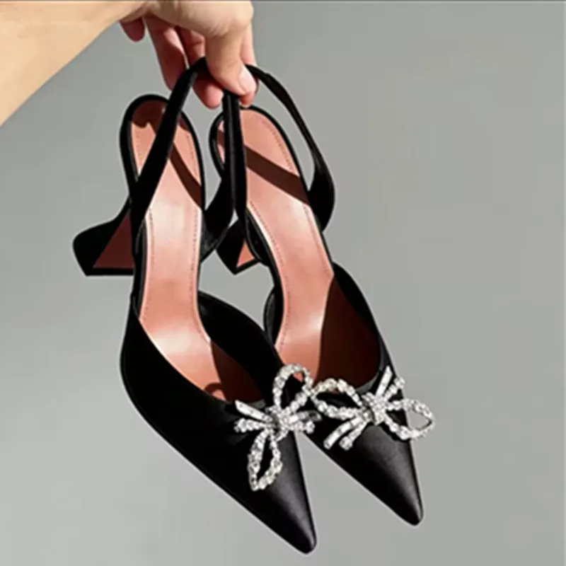2026 Women's Sandals Fashion Classic High Heel Pointed Versatile Banquet Water Diamond Bow Shallow Mouth Baotou Women's Sandals
2026 Women's Sandals Fashion Classic High Heel Pointed Versatile Banquet Water Diamond Bow Shallow Mouth Baotou Women's Sandals
