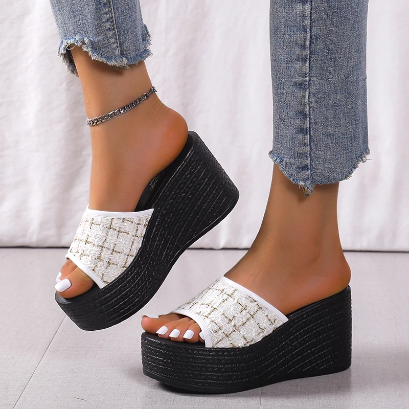 2025 New Sandals Summer Women Slippers Wedges Platform Beach Flip Flops Trend High Heels Ladies Shoes
2025 New Sandals Summer Women Slippers Wedges Platform Beach Flip Flops Trend High Heels Ladies Shoes