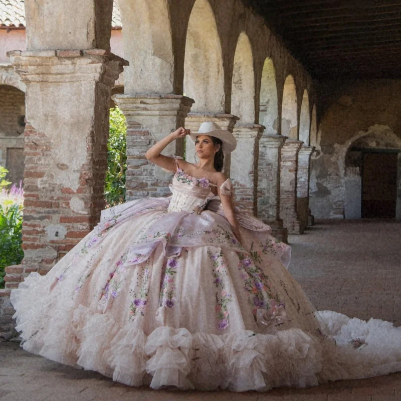 White Quinceanera Dress off-shoulder Sequins 3D Flower Decal Lace Layering Long tail Bow vestidos de 15 Quinceanera Customize
White Quinceanera Dress off-shoulder Sequins 3D Flower Decal Lace Layering Long tail Bow vestidos de 15 Quinceanera Customize
