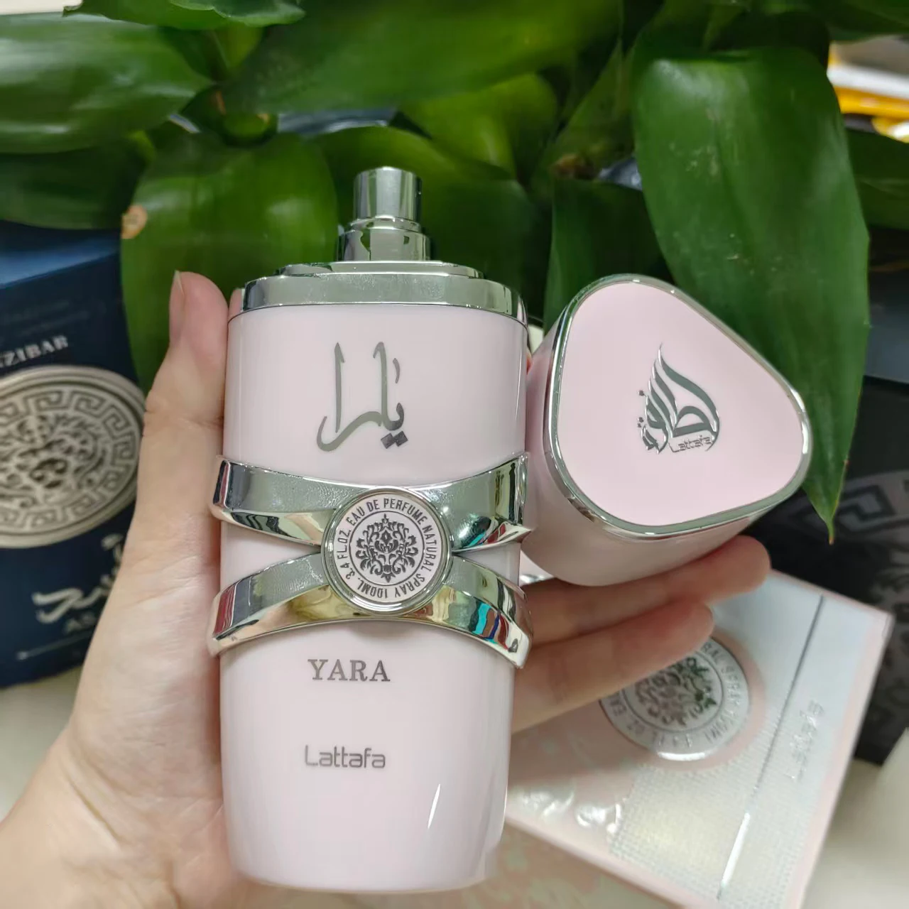 Lattafa Yara Vanilla Gourmand Фруктовая цветочная парфюмерная вода Стойкий аромат для женщин 3,40 унции 100 мл 
Lattafa Yara Vanilla Gourmand Фруктовая цветочная парфюмерная вода Стойкий аромат для женщин 3,40 унции 100 мл