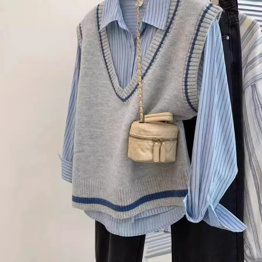 Grey V-neck Sweater Vest Korean Contrast Color Knit Tank Women's 2025 Spring Autumn Loose Versatile Sleeveless Top Pullover
Grey V-neck Sweater Vest Korean Contrast Color Knit Tank Women's 2025 Spring Autumn Loose Versatile Sleeveless Top Pullover