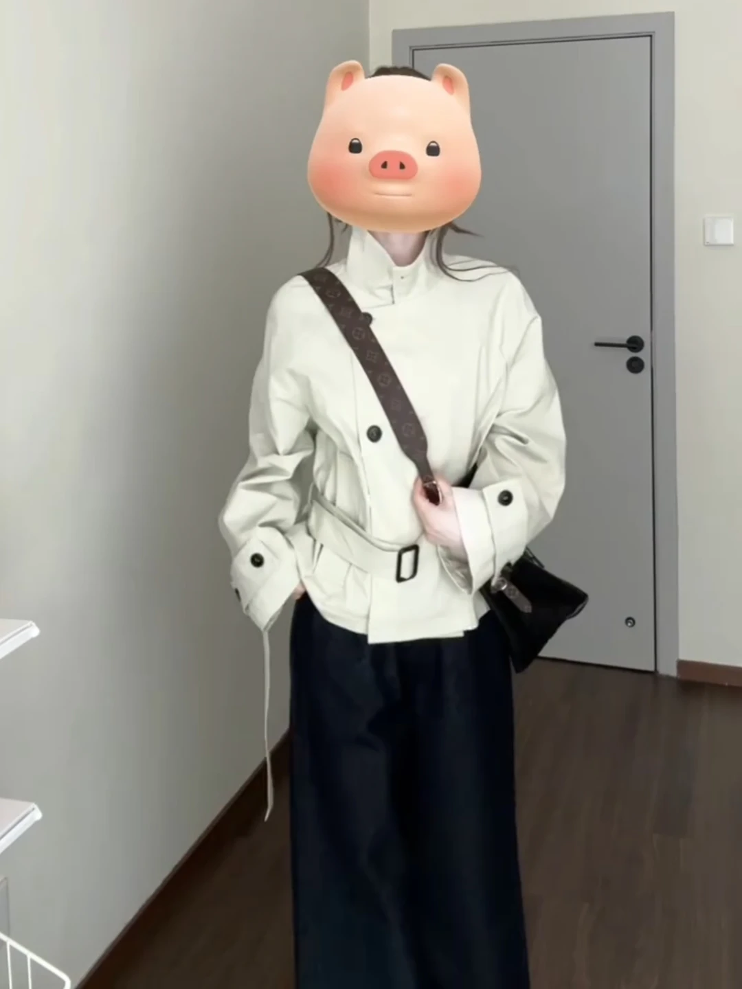 Stand Up Collar Short Trench Coat For Women Early Autumn 2025 Short British Style Waist Cinched Fashionable Casual Lace Up Coat
Stand Up Collar Short Trench Coat For Women Early Autumn 2025 Short British Style Waist Cinched Fashionable Casual Lace Up Coat