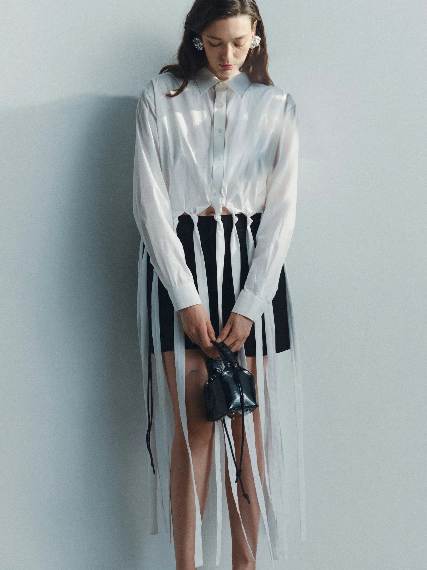 NUEE Хлопковая женская футболка с коротким рукавом, летняя, новая, чисто белая, с бахромой, свободного кроя, оригинальный дизайн
NUEE Хлопковая женская футболка с коротким рукавом, летняя, новая, чисто белая, с бахромой, свободного кроя, оригинальный дизайн