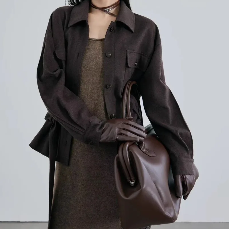 High Quality Wool Retro Tooling Style Short Autumn Winter Coat Top
High Quality Wool Retro Tooling Style Short Autumn Winter Coat Top