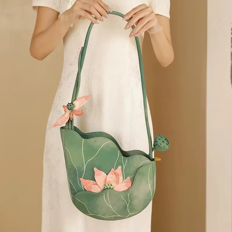 Chinese Style Shoulder Bag Women Exquisite Floral Embroidery Original Designer Handbag 2025 New In Elegant Fashion Female Bags
Chinese Style Shoulder Bag Women Exquisite Floral Embroidery Original Designer Handbag 2025 New In Elegant Fashion Female Bags