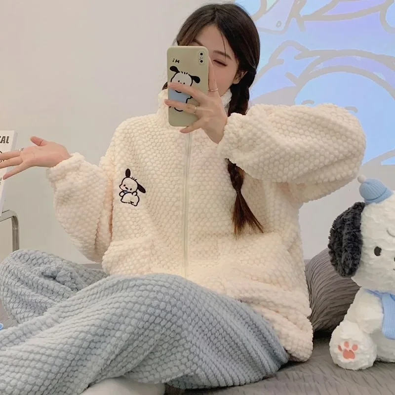 Cute Sanrio Pochacco cartoon kawaii zipper pajamas for women autumn and winter coral velvet thickened warm fat MM home clothes
Cute Sanrio Pochacco cartoon kawaii zipper pajamas for women autumn and winter coral velvet thickened warm fat MM home clothes