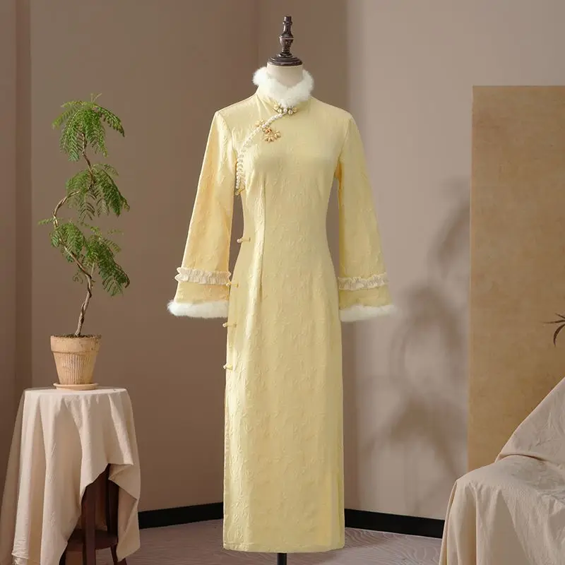 Cheongsam Chinese Traditional Dress Solud Color New Autumn Winter Long Elegant Flare Sleeve Velvet Improved Yellow Qipao 2024
Cheongsam Chinese Traditional Dress Solud Color New Autumn Winter Long Elegant Flare Sleeve Velvet Improved Yellow Qipao 2024