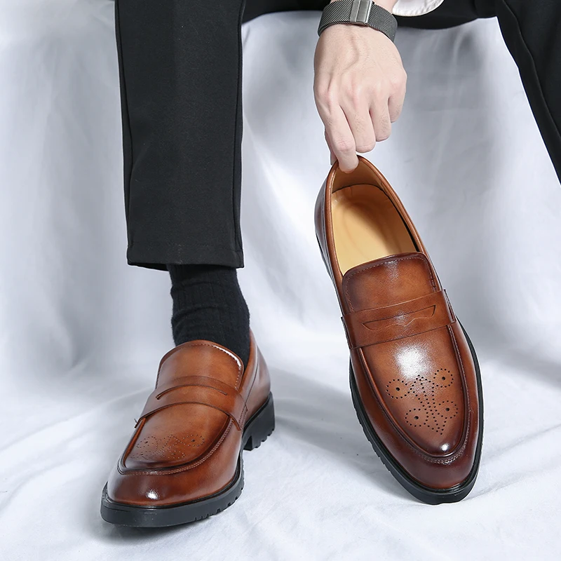British Style Men Pointed Block Casual Small Leather Shoes Spring Fashionable New Men's Breathable and Comfortable Oxford Shoes
British Style Men Pointed Block Casual Small Leather Shoes Spring Fashionable New Men's Breathable and Comfortable Oxford Shoes
