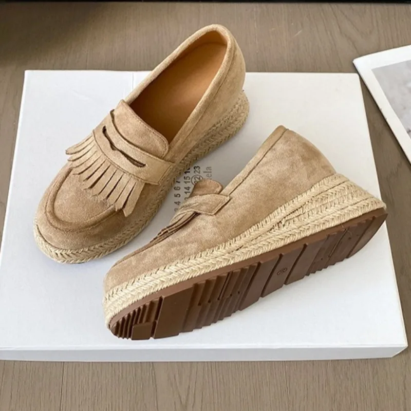 Замшевые женские лоферы на танкетке с кисточками, повседневная удобная женская обувь Lnterna, модная брендовая обувь на платформе со шпаном
Замшевые женские лоферы на танкетке с кисточками, повседневная удобная женская обувь Lnterna, модная брендовая обувь на платформе со шпаном