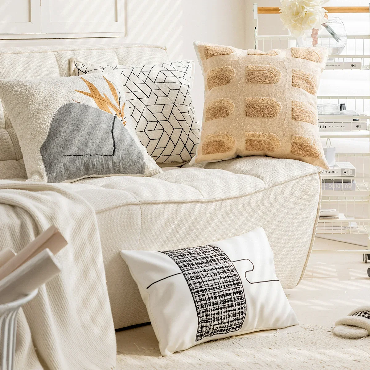 Italian Cream Style Cushion Cover Modern Minimalist Embroidered Pillow Covers Decorative Living Room Sofa Pillows Decor Home
Italian Cream Style Cushion Cover Modern Minimalist Embroidered Pillow Covers Decorative Living Room Sofa Pillows Decor Home