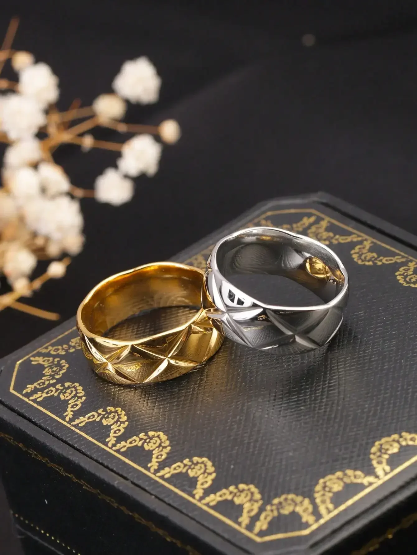 1pc Diamond Grid Wide Titanium Steel Ring, Golden/Silver Color, Fashionable Personalized, Suitable For Women, Daily Wear & Party
1pc Diamond Grid Wide Titanium Steel Ring, Golden/Silver Color, Fashionable Personalized, Suitable For Women, Daily Wear & Party